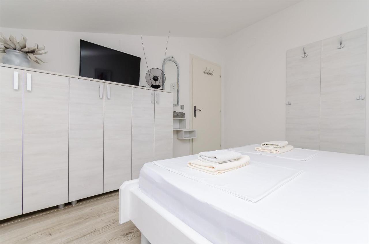 Apartment Ljubica Okrug Gornji Esterno foto