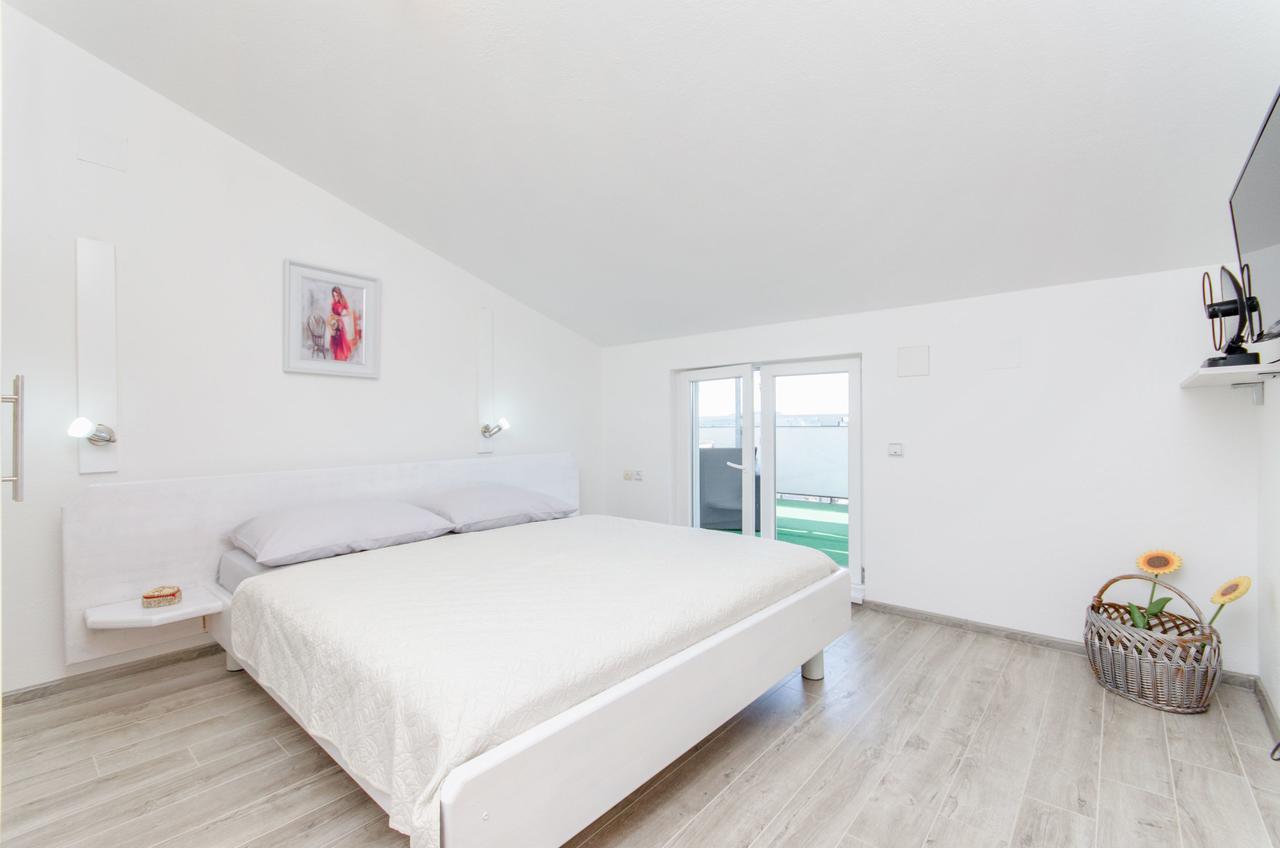 Apartment Ljubica Okrug Gornji Esterno foto